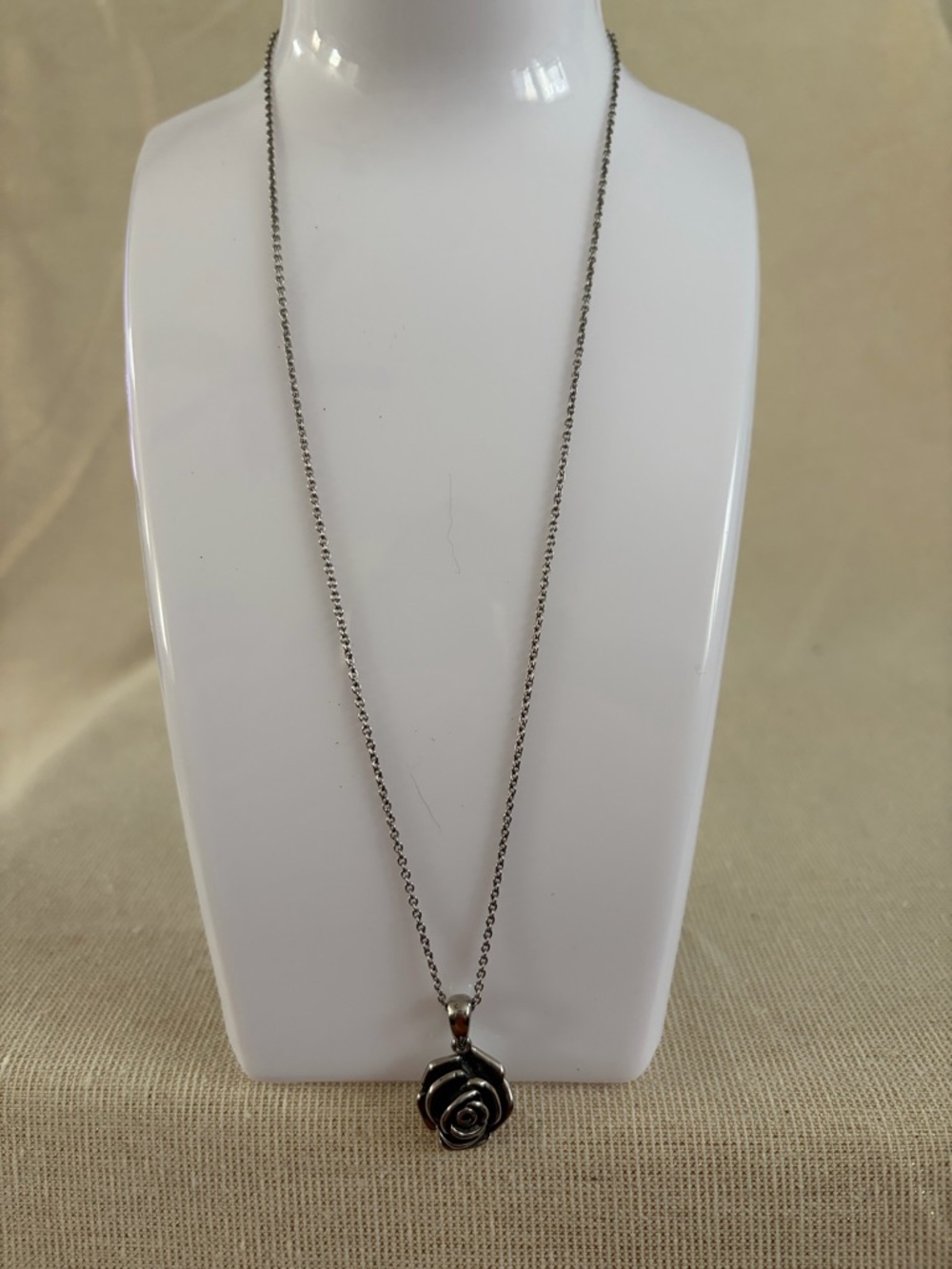 Silver-toned  Rose Pendant Necklace - Silver